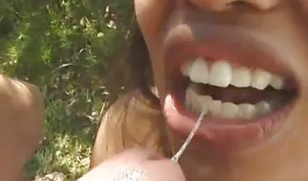 زوجة الديوث تمتص شخص افلام سكس ايطالي محارم غريب بجانب زوجها اليائس