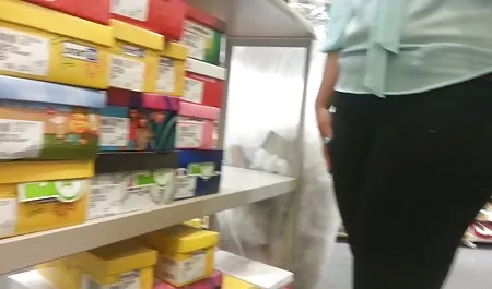لا تلمس ابنتي - مراهقة تبلغ من العمر 18 عامًا ليلي فورد تضايق اخ واخته سكس مترجم مع صديق والدها