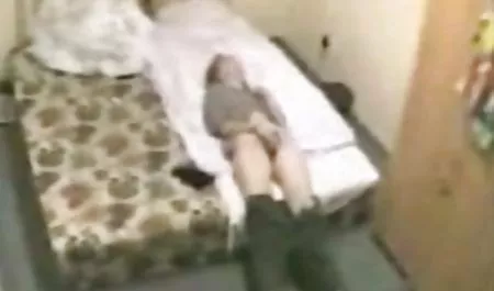 سباح ياباني صغير يحصل على فيلم المحارم الرهيب وجهها المغطى في نائب الرئيس - اليابانية