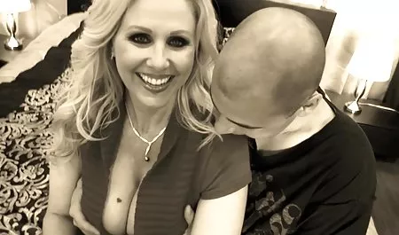 في سكس محارم مترجم مصري سن المراهقة الصغيرة يحصل وجهها