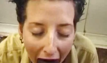 موقعة الفرعية جوانا ملاك يهيمن عليها ديك كبيرة وتغذية سكس محارم اجنبي نائب الرئيس