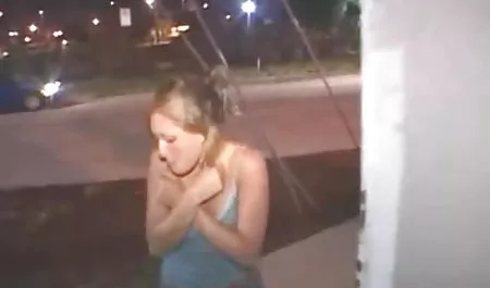 الفتيات تغطي اللسان سكس روسي محارم مترجم والوجه
